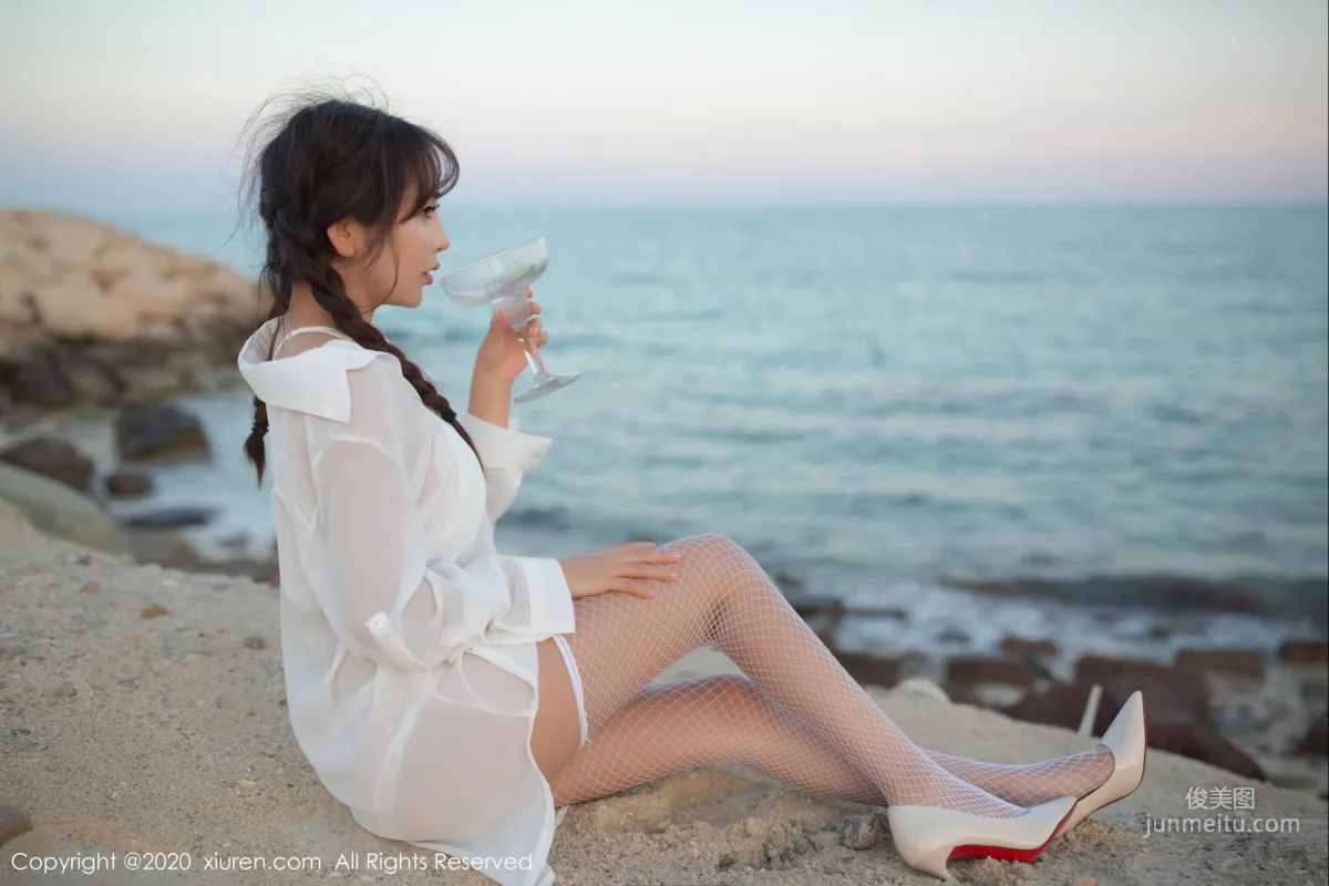 Tao Xile_lele "Beach Fishnet Stockings Outdoor Shoot Series" [XiuRen] No.1951 Photo Set photo 8