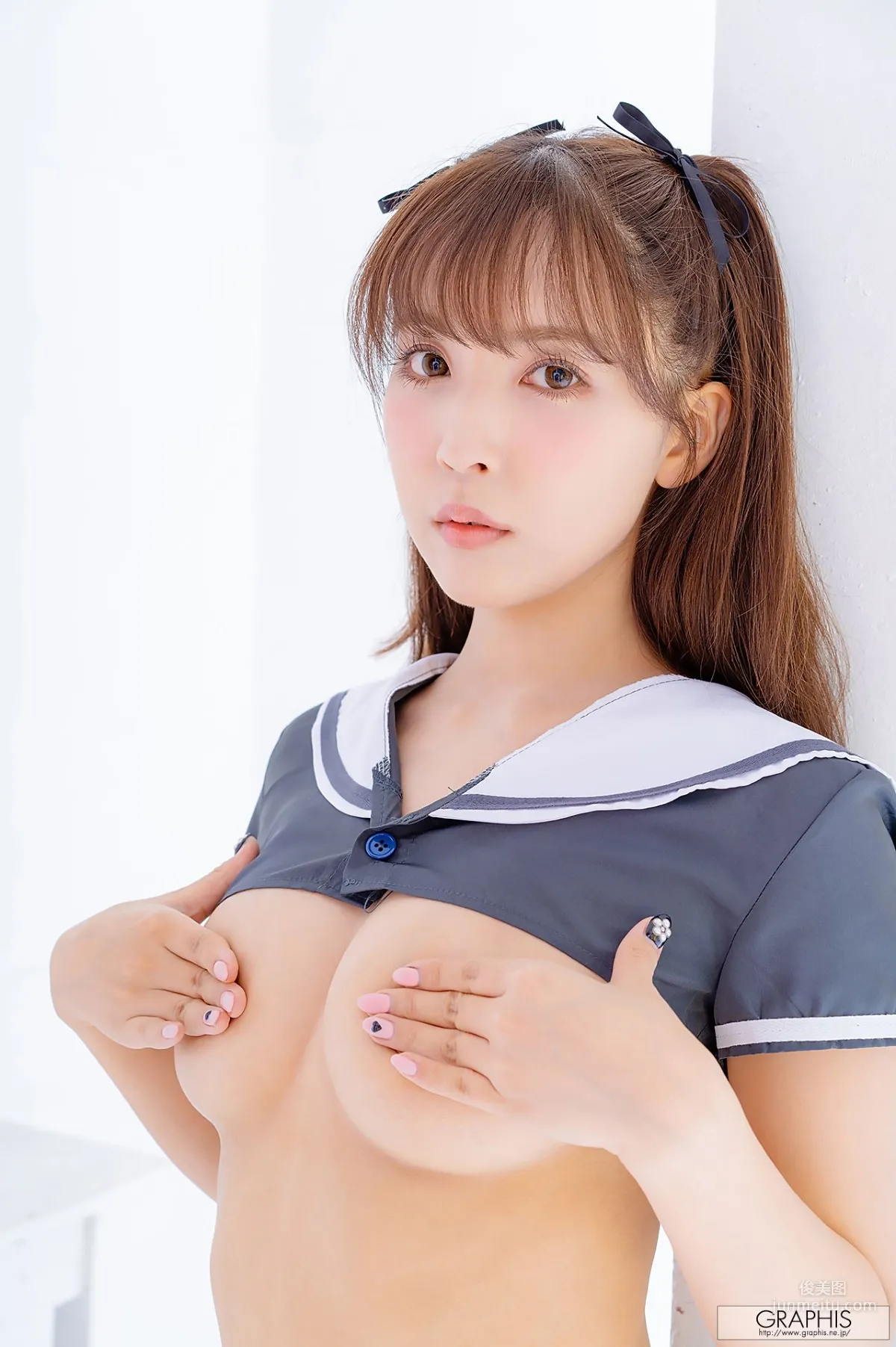 三上悠亜《New Year 2020》 [Graphis] Limited Edition 写真集11