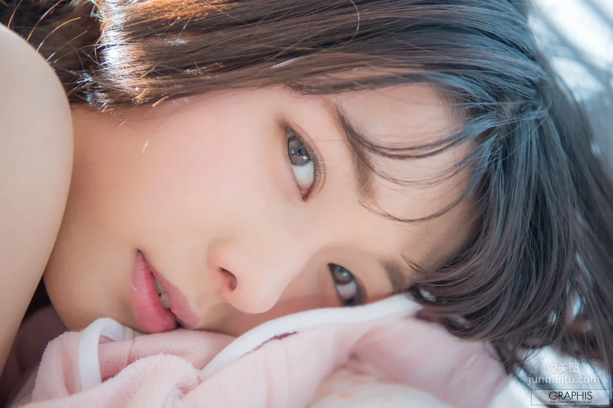 Hinata Koizumi: Graphis photo 2