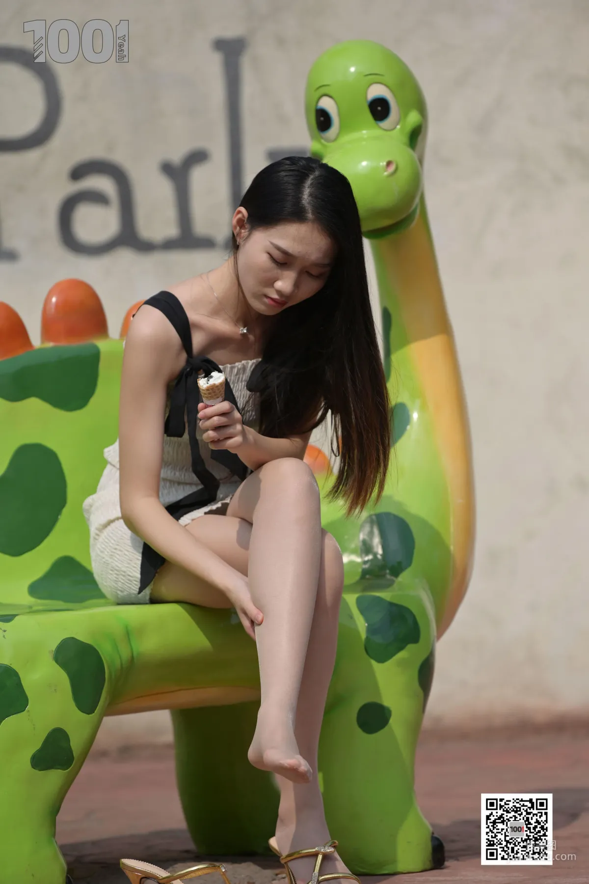 Model Tui Tui, Mom, That Girl Has Ice Cream 3 [One Thousand and One Nights IESS] Stockings and Beautiful Legs Photo Set photo 95