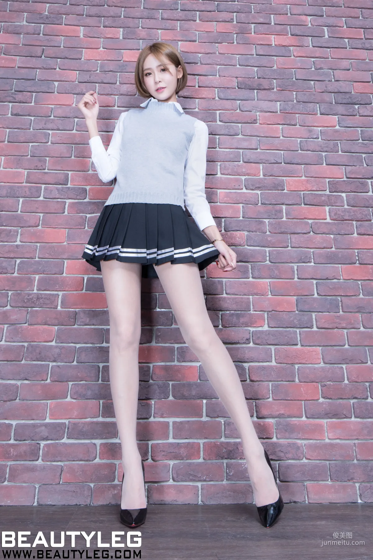 Winnie Xiaoxue Long-Legged Schoolgirl + Black Stockings Uniform [Beautyleg] No.1901 Photo Set photo 4