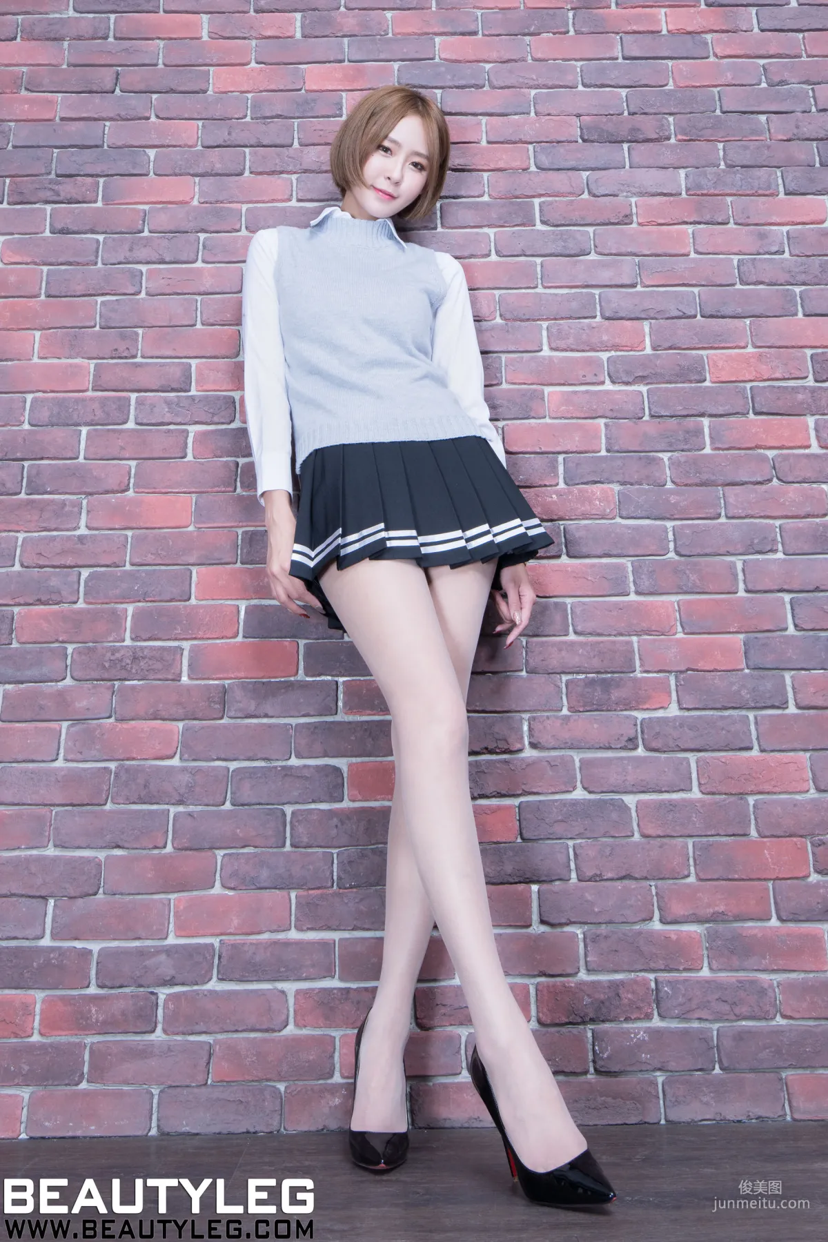 Winnie Xiaoxue Long-Legged Schoolgirl + Black Stockings Uniform [Beautyleg] No.1901 Photo Set photo 2