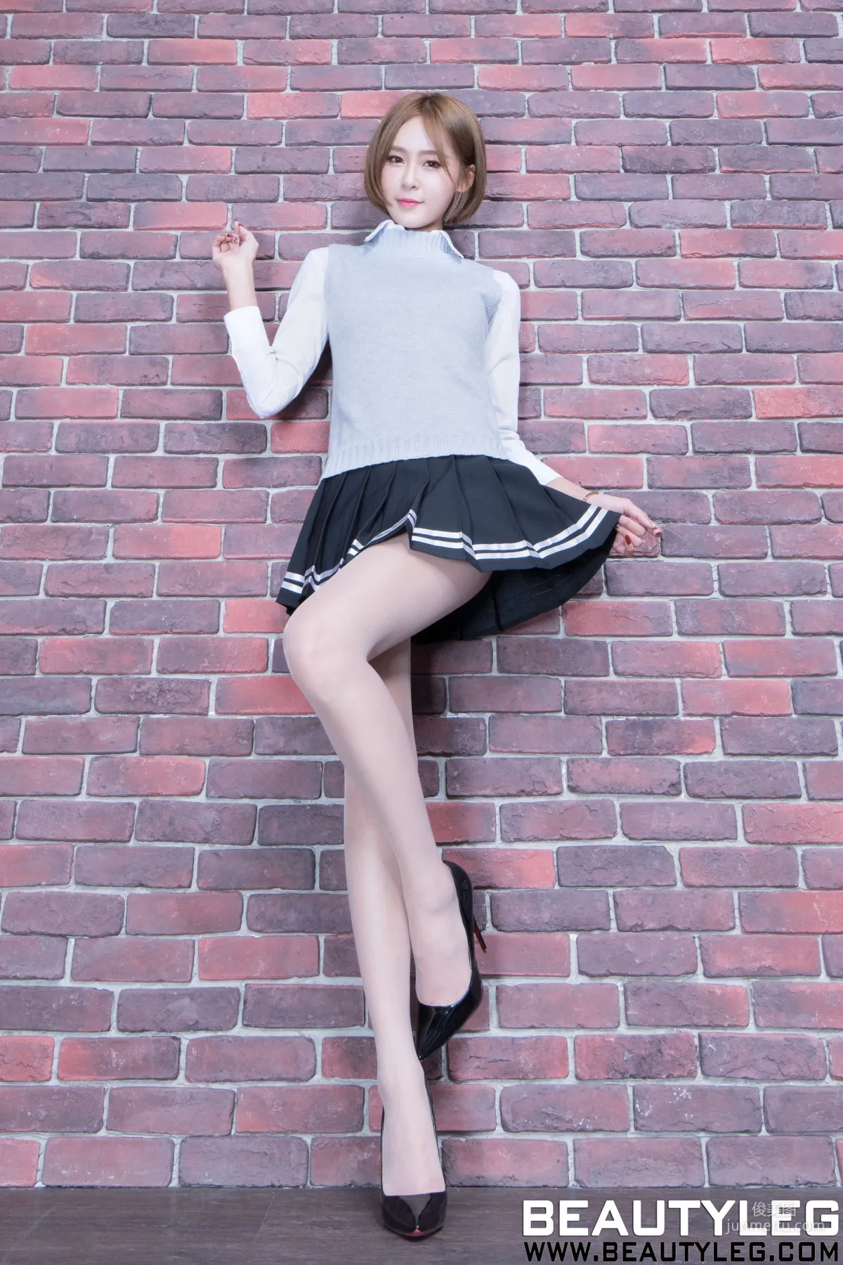 Winnie Xiaoxue Long-Legged Schoolgirl + Black Stockings Uniform [Beautyleg] No.1901 Photo Set photo 3