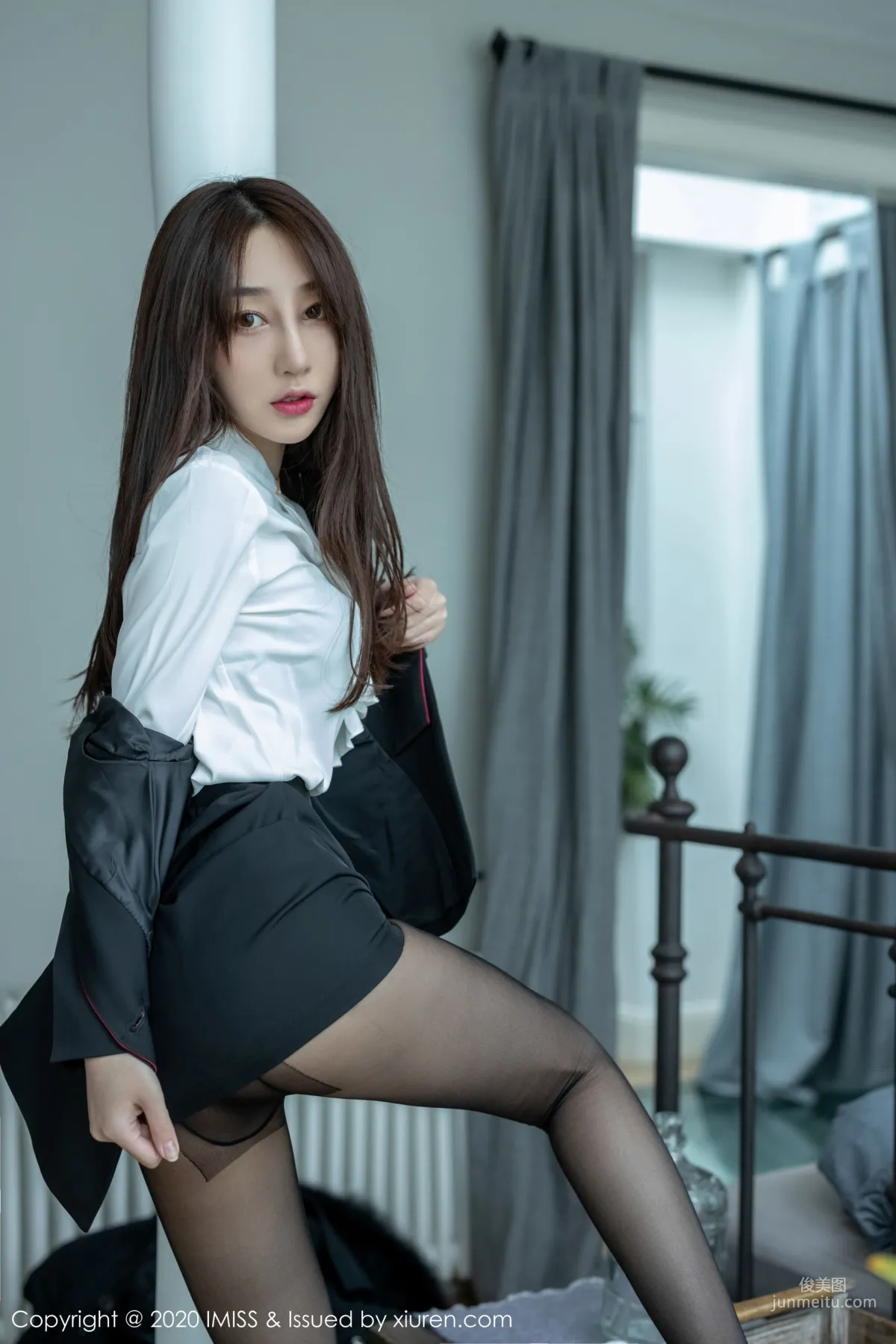 Xiao Jiuyue, Extremely Seductive OL Stockings and Beautiful Feet Series [IMISS] Vol.437 Photo Set photo 8
