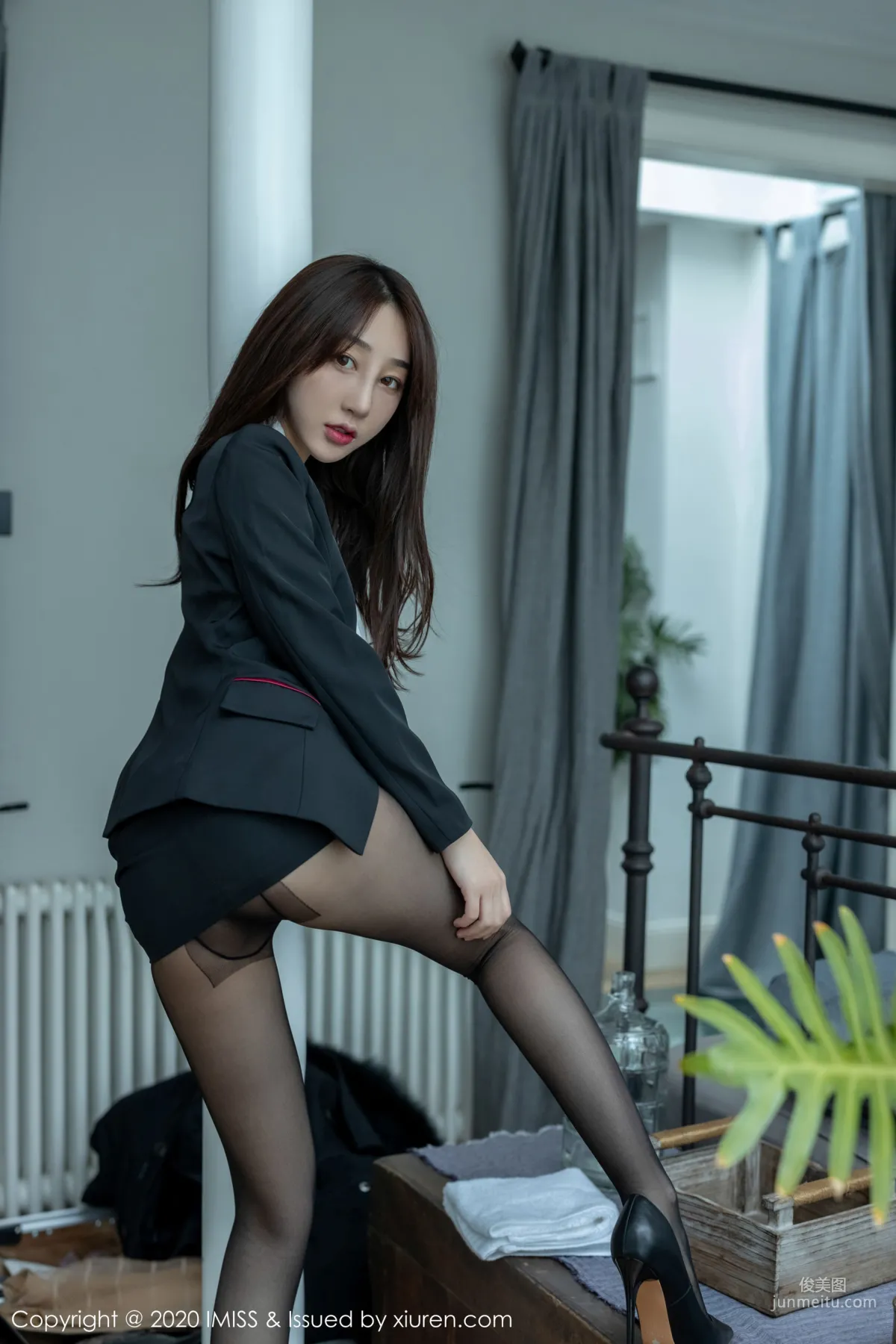 Xiao Jiuyue, Extremely Seductive OL Stockings and Beautiful Feet Series [IMISS] Vol.437 Photo Set photo 7