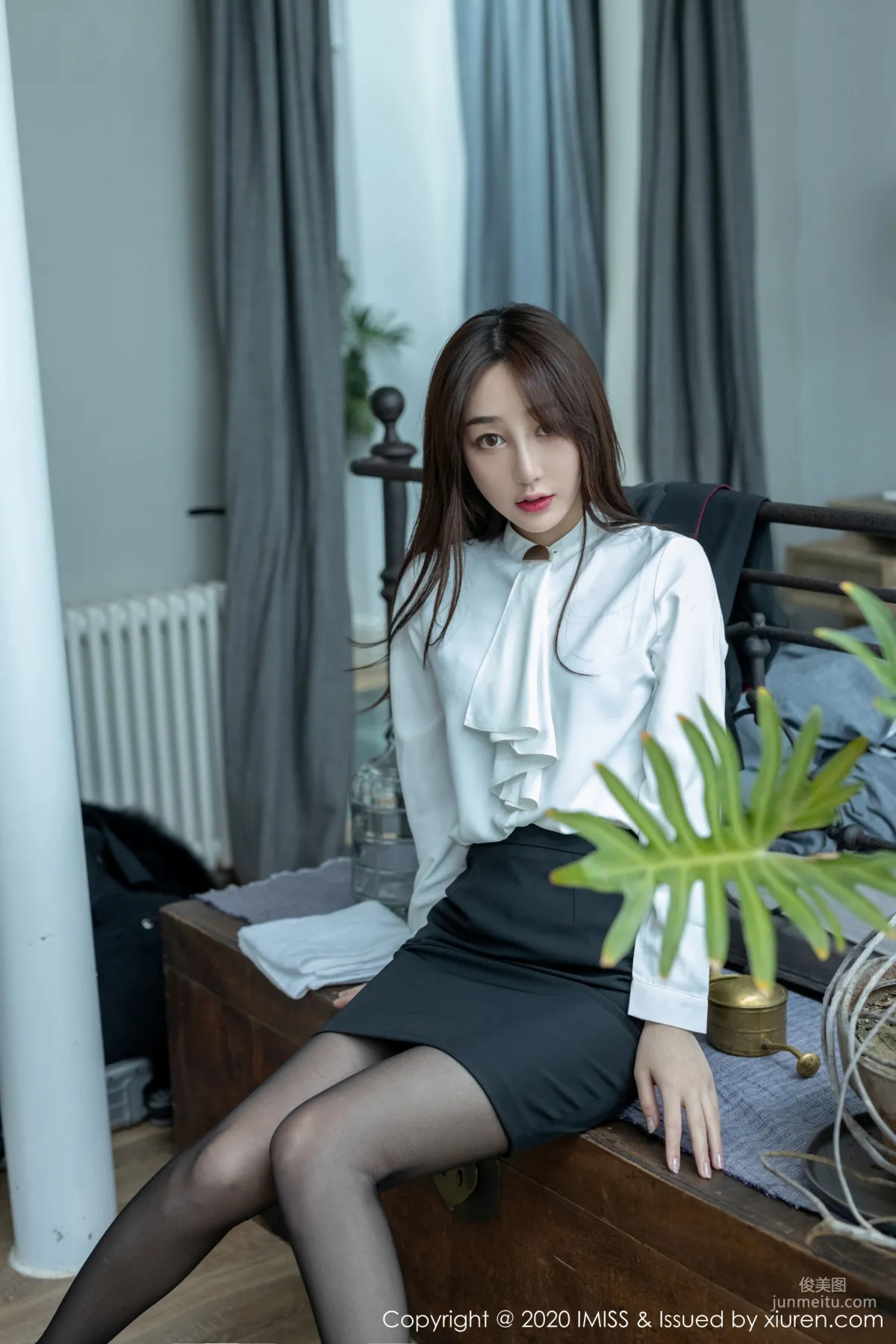 Xiao Jiuyue, Extremely Seductive OL Stockings and Beautiful Feet Series [IMISS] Vol.437 Photo Set photo 13