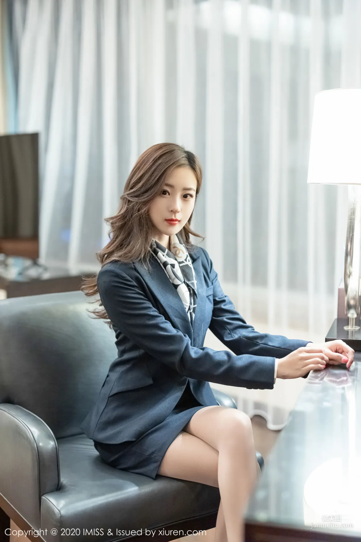 Yang Ziyan Cynthia Professional OL Stockings and Beautiful Legs [IMISS] Vol.444 Photo Set photo 6