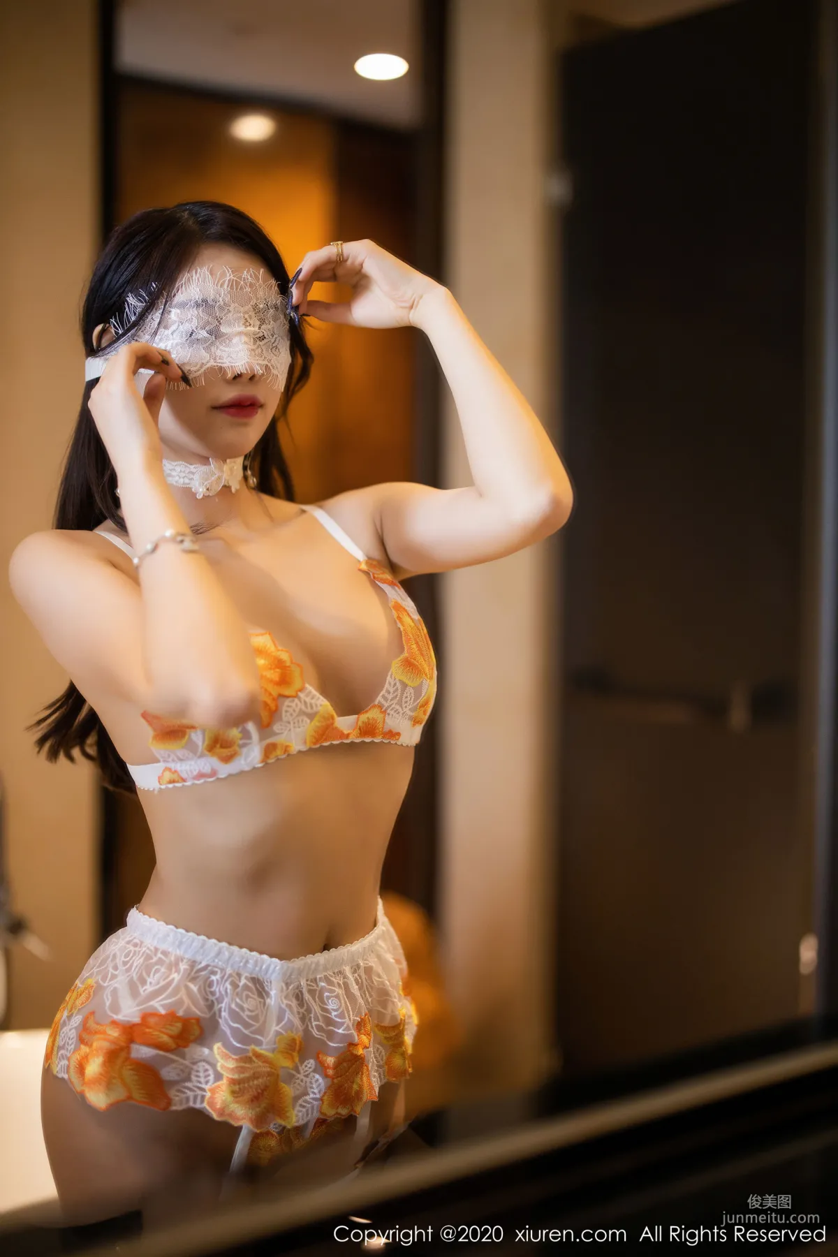 Yang Chenchen sugar, The Charm of Sexy Mask and Lace Garter Stockings [XiuRen] No.1989 Photo Set photo 11