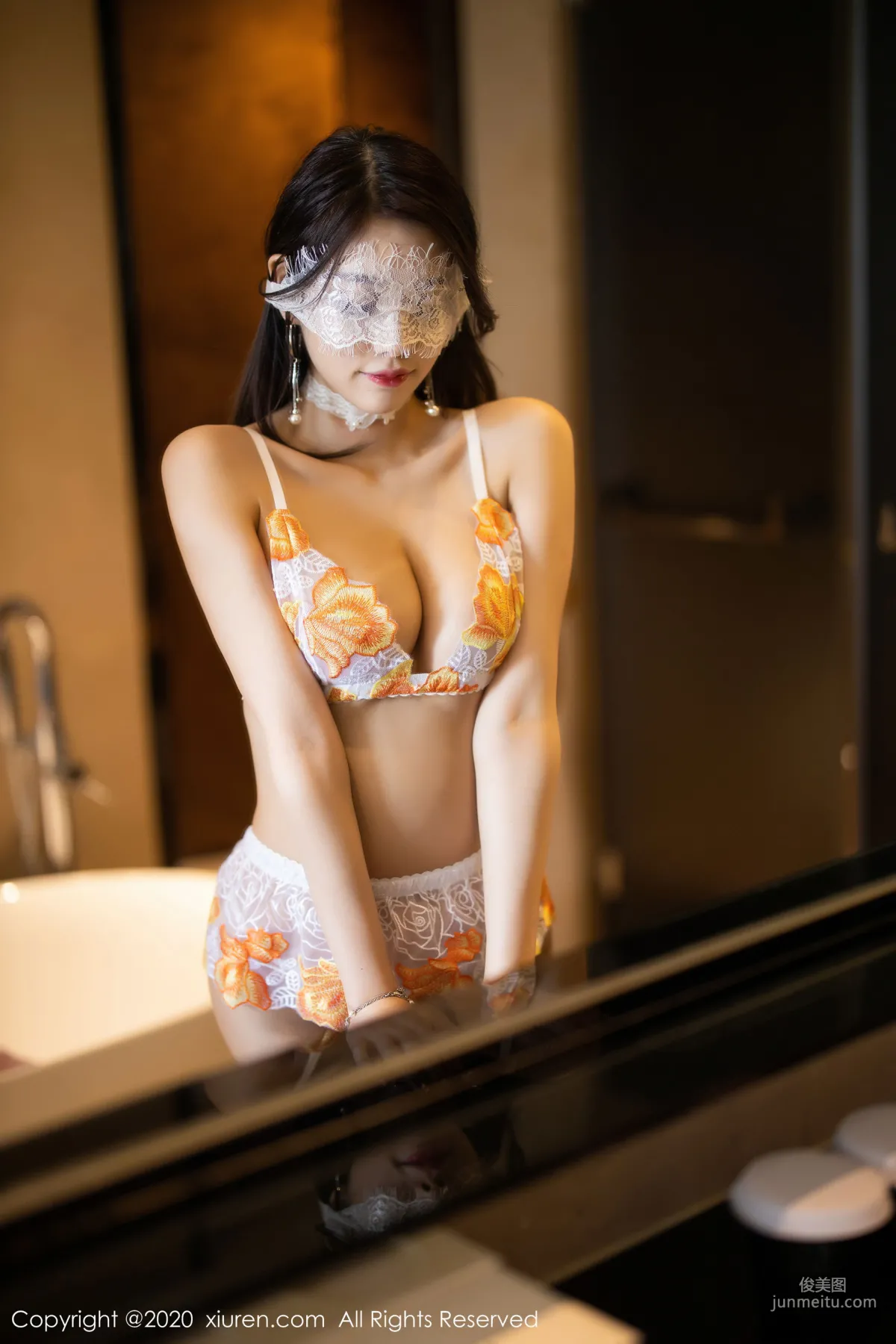 Yang Chenchen sugar, The Charm of Sexy Mask and Lace Garter Stockings [XiuRen] No.1989 Photo Set photo 2