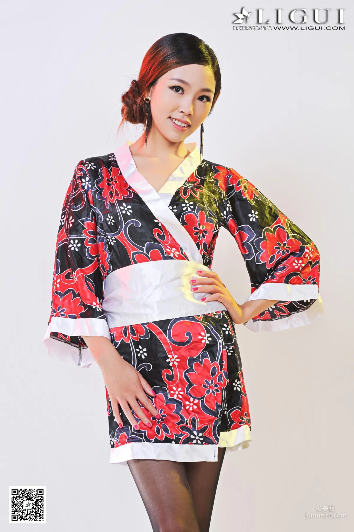 Wei Wei: Ligui Model photo 1