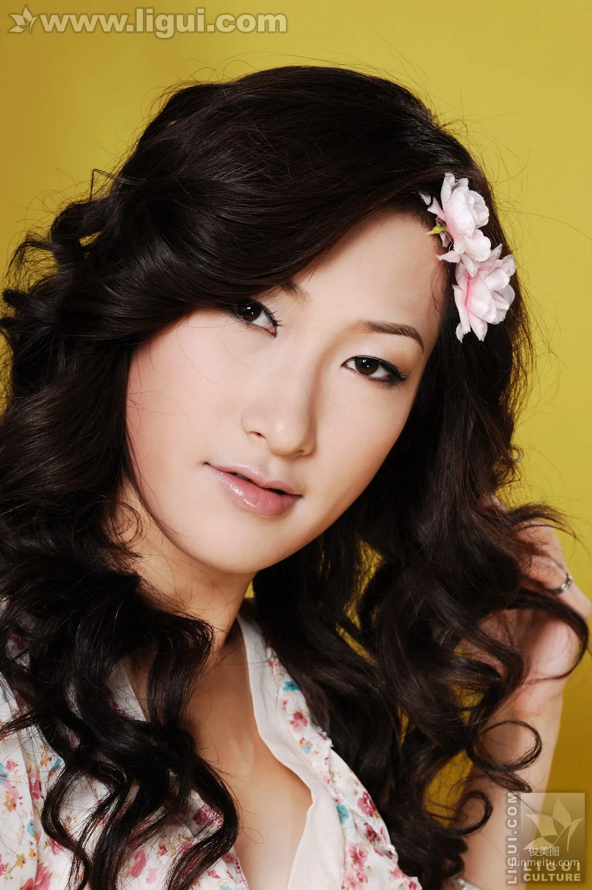Model Ting Ting《Charming Sweetness》 [Ligui] Beautiful Legs and Jade Feet Photo Pictures photo 5