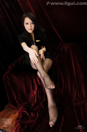 Model Tina《誘惑的黑絲美足》 [麗櫃LiGui] 美腿玉足寫真圖片