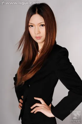 Model 文欣《職業美女誘惑下高貴姿态》 [麗櫃LiGui] 美腿玉足寫真圖片