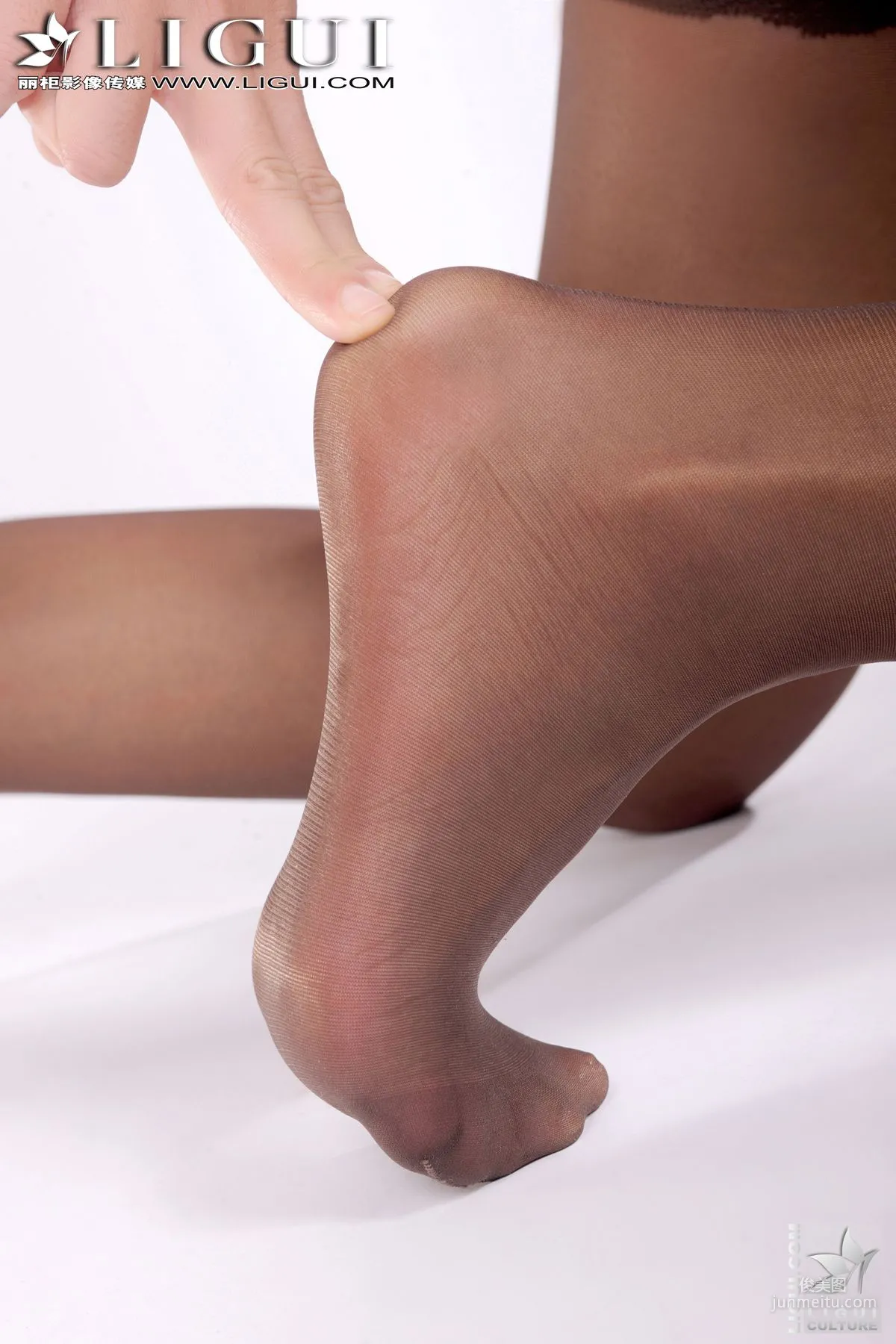 Model Tian Tian《Grey Stockings, High Heels and Beautiful Feet》 [Ligui] Beautiful Legs and Jade Feet Photo Pictures photo 24