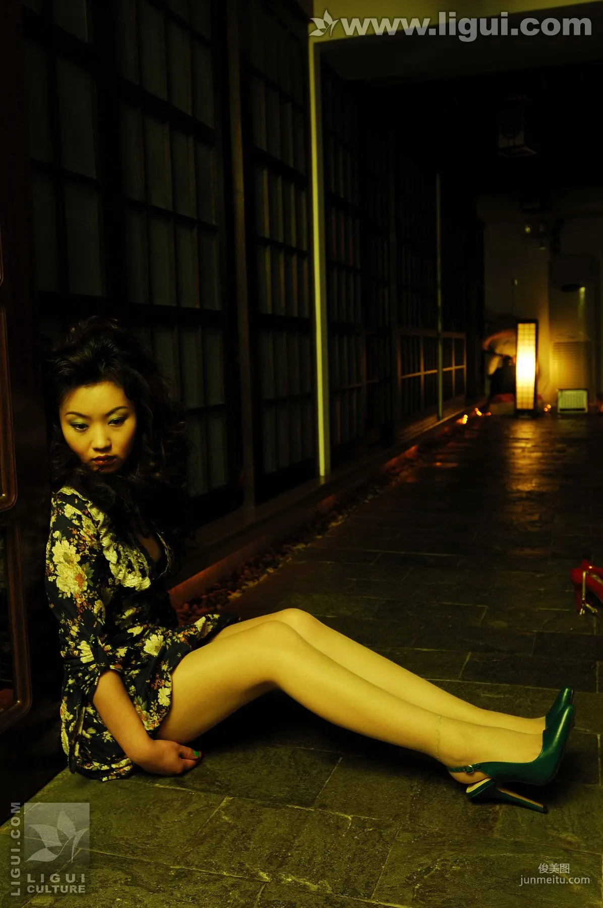 Model Xiao Lulu, Sexy Little Kitten [Ligui] Silk Feet Photo Pictures photo 5