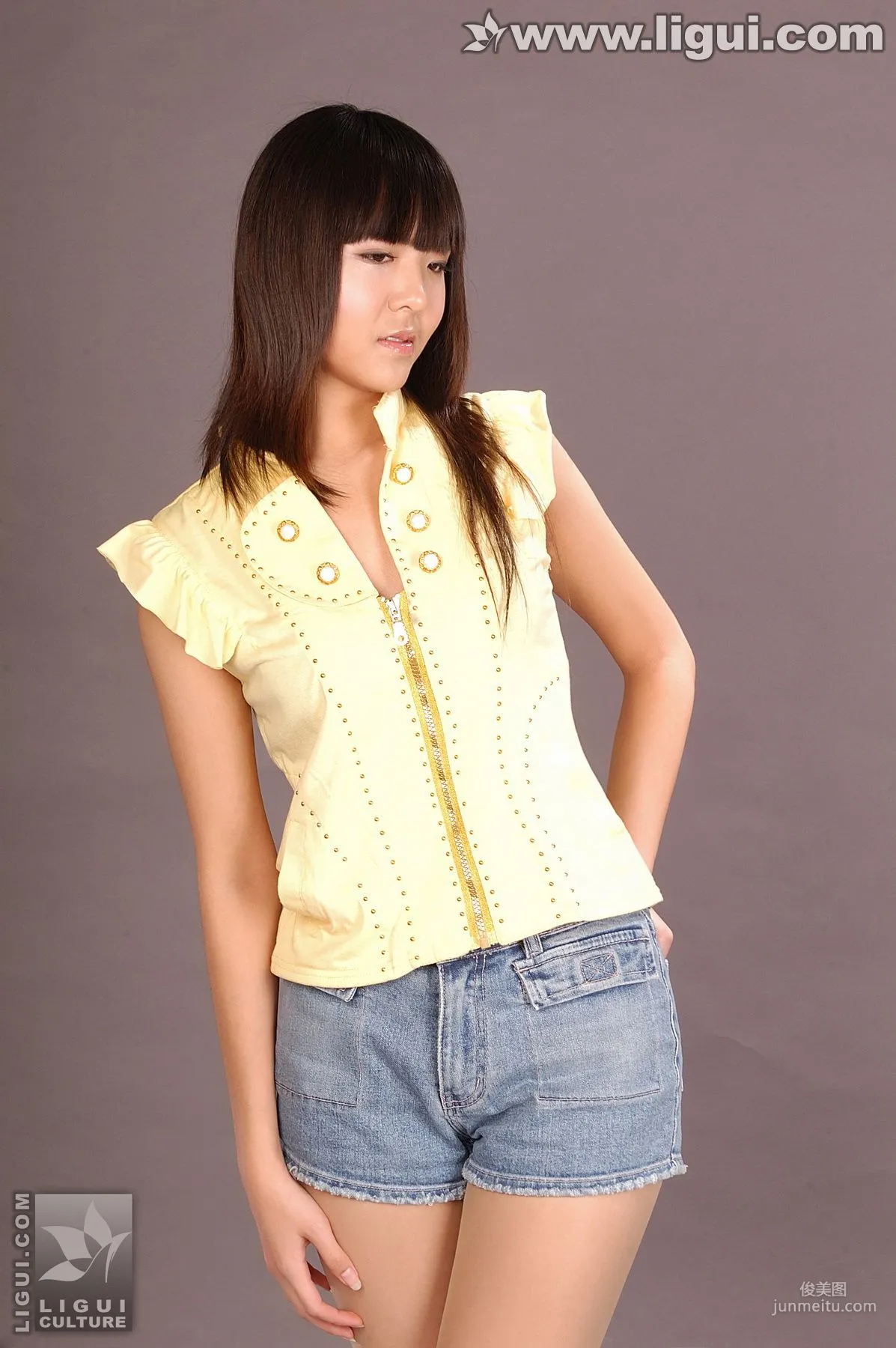 Model Xin Zhiyuan, Soft Silk Tender Feet of the Innocent Years [Ligui] Silk Feet Photo Pictures photo 2