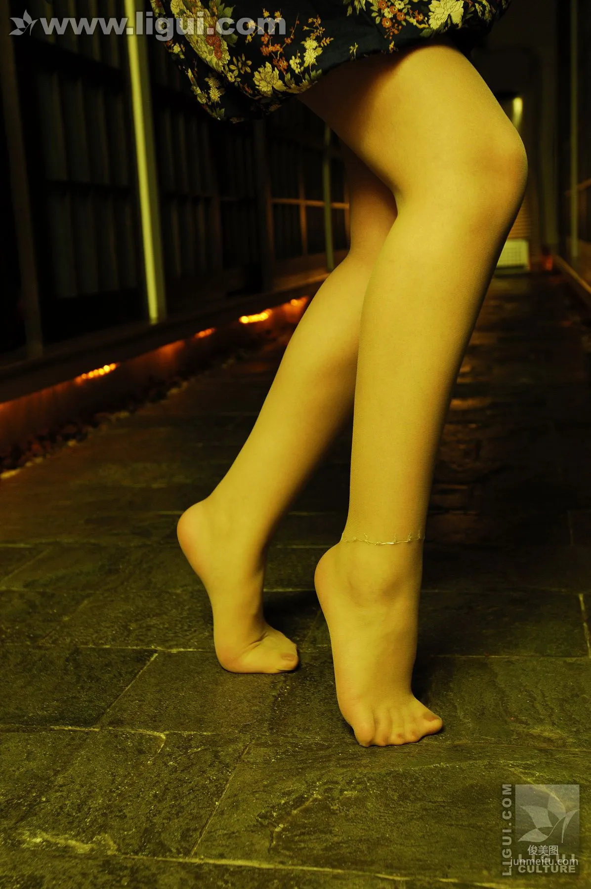 Model Xiao Lulu, Sexy Little Kitten [Ligui] Silk Feet Photo Pictures photo 11