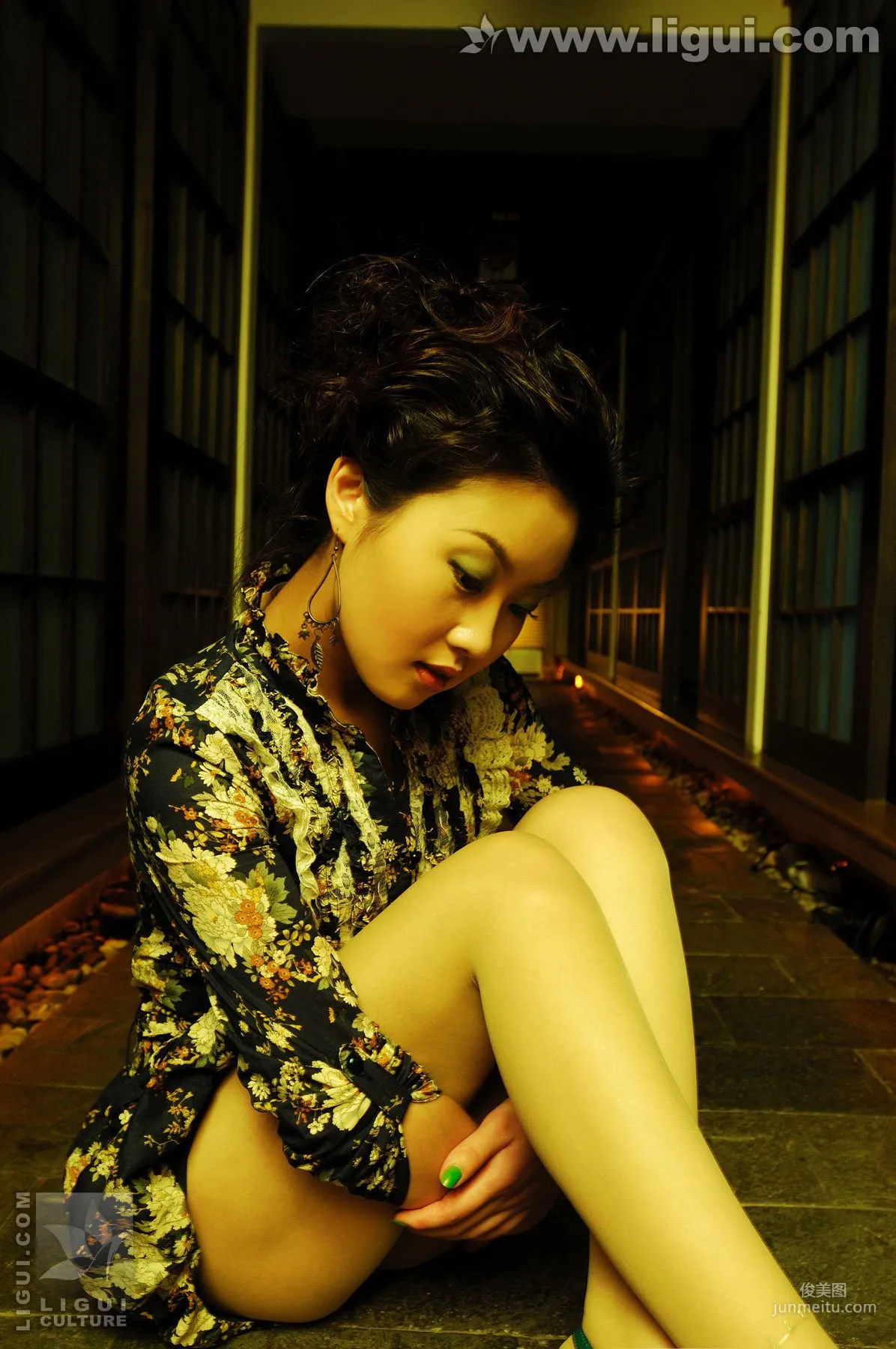 Model Xiao Lulu, Sexy Little Kitten [Ligui] Silk Feet Photo Pictures photo 2