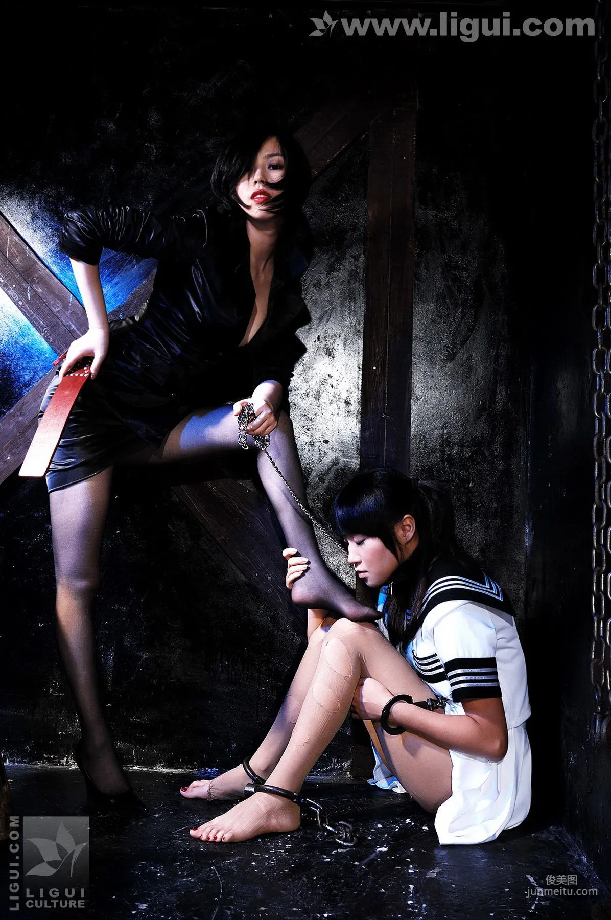 Model Mu Zi, Yi Yuan, Spy Girl Whipping Handcuffs and Shackles Schoolgirl [Ligui] Silk Feet Photos photo 21