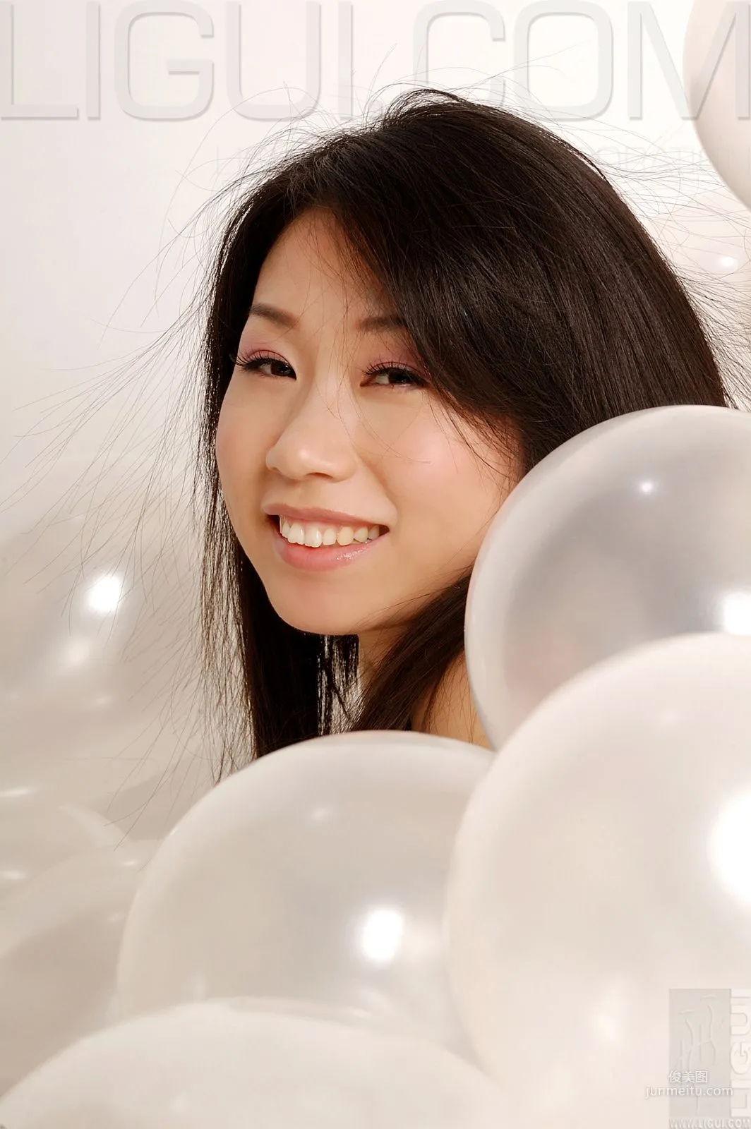 [丽柜LiGui] Model 海伦《白色的幻想》丝足写真集图片25