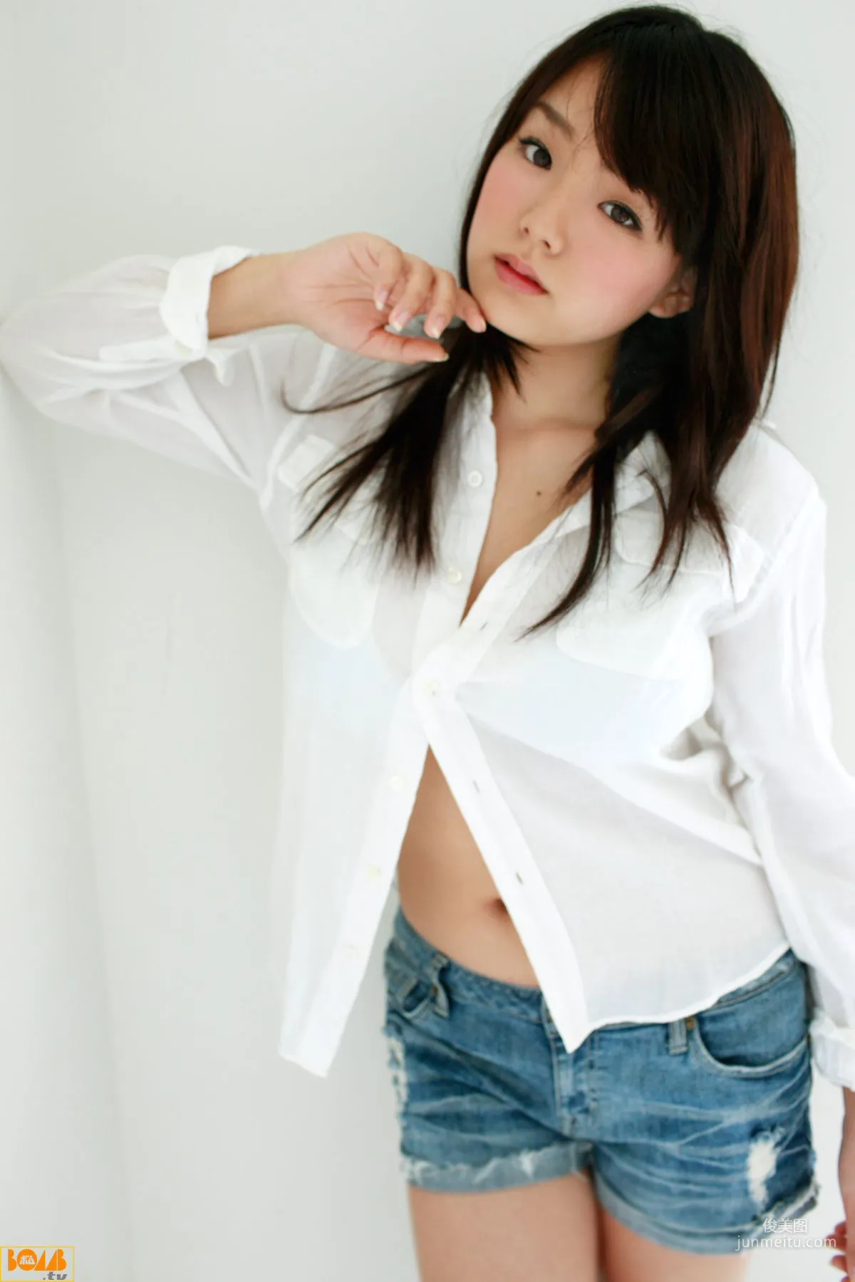 [Bomb.TV] 2010 No.08 Ai Shinozaki Photo Set photo 3