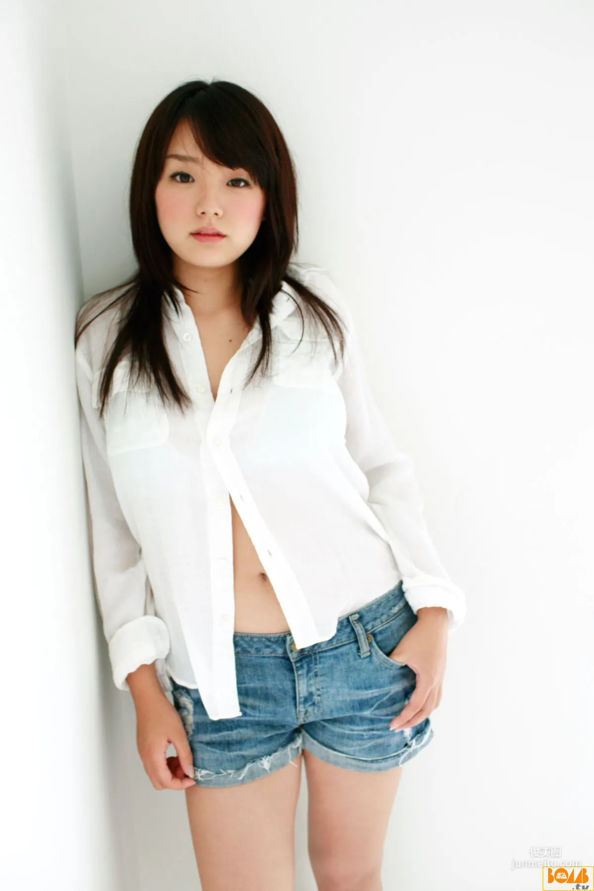 [Bomb.TV] 2010 No.08 Ai Shinozaki Photo Set photo 1