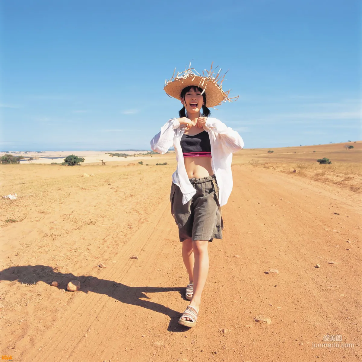 黒川芽以《Nina – Special Wallpaper》 寫真集 [Bomb.TV] 2004年12月刊 18