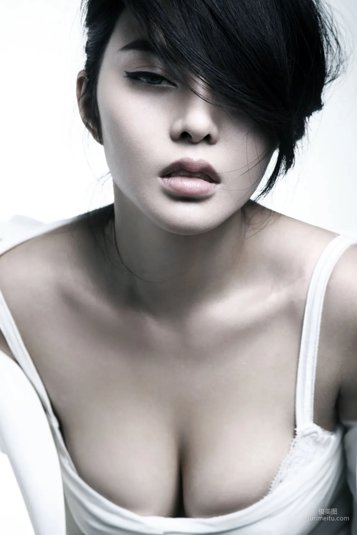 Feng Yuzhi, Sexy and Alluring, Hot Curves [TuiGirl] No.014 Photo Set photo 21