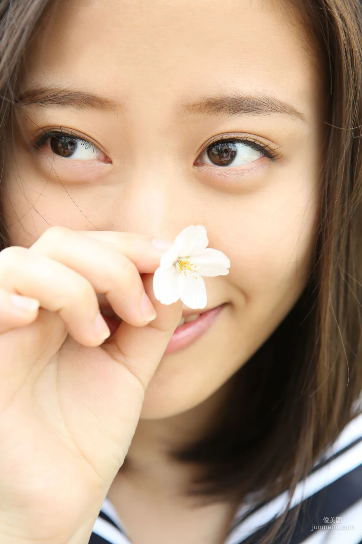 Sakura Oda [Hello! Project Digital Books] Vol.148 Photo Set photo 28