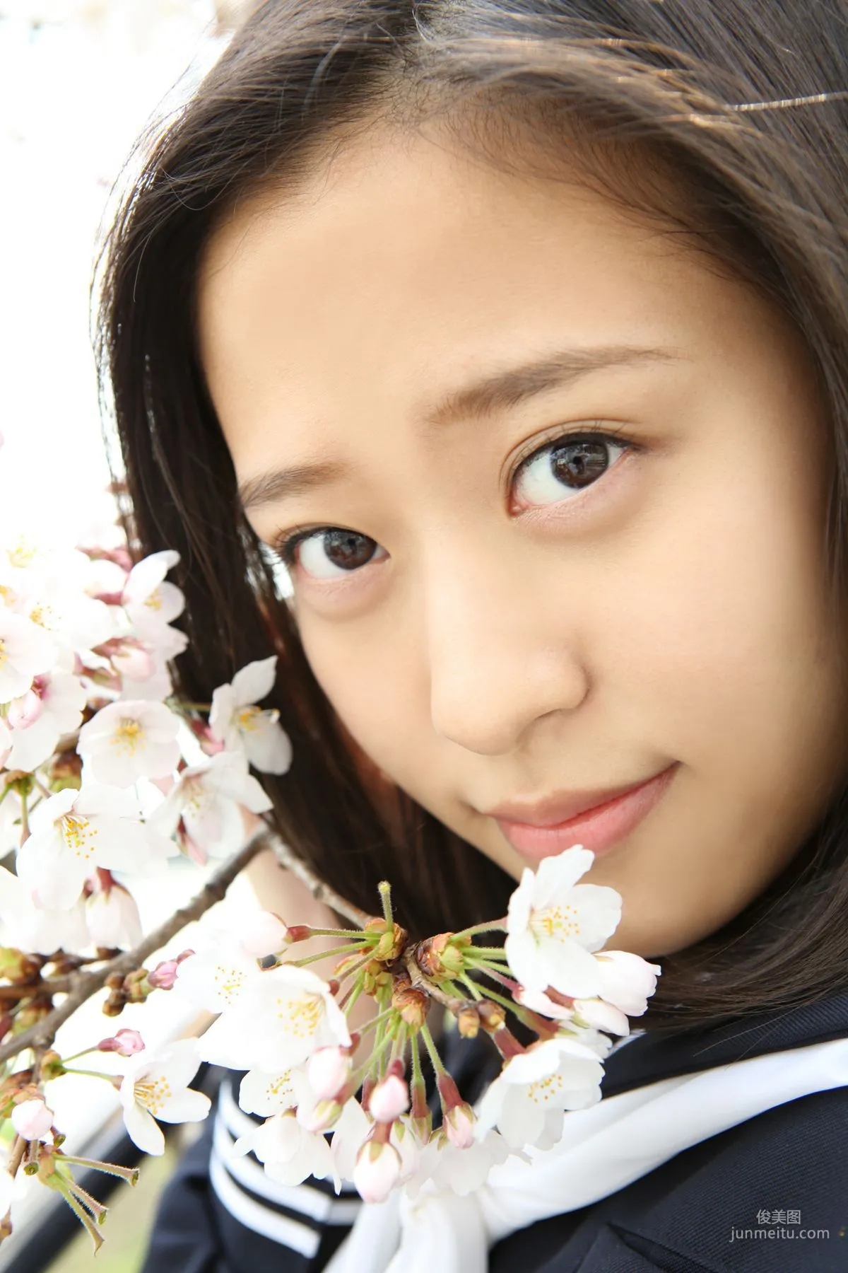 Sakura Oda [Hello! Project Digital Books] Vol.148 Photo Set photo 26