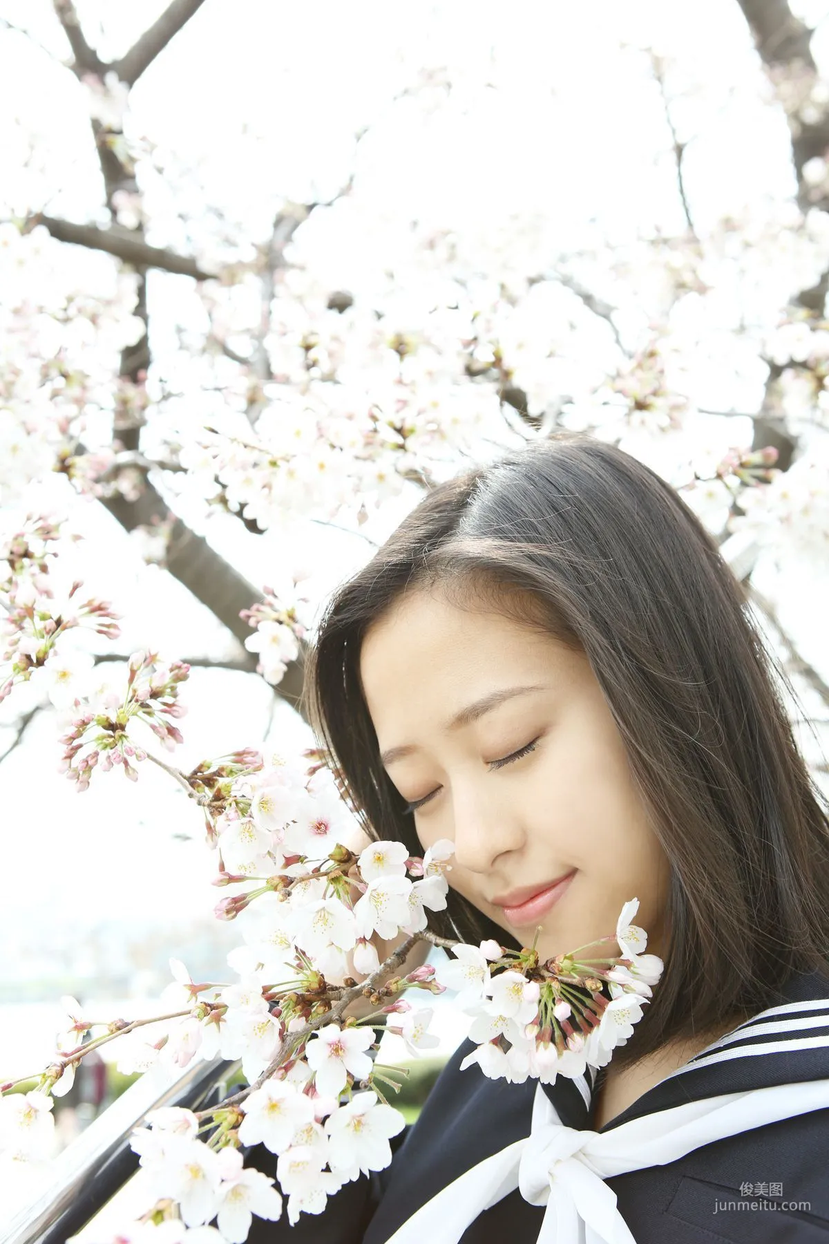 Sakura Oda [Hello! Project Digital Books] Vol.148 Photo Set photo 25