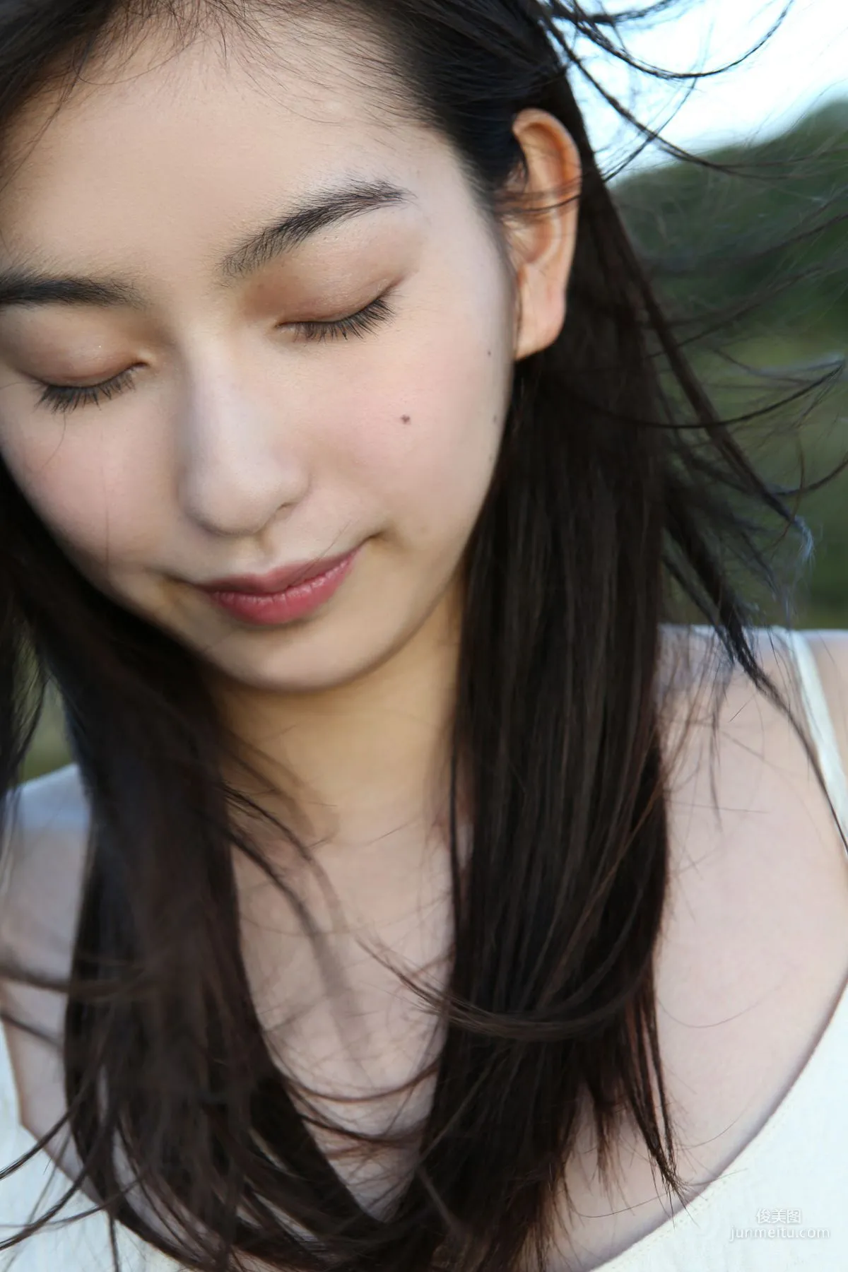 Akari Uemura [Hello! Project Digital Books] Vol.151 Photo Set photo 60