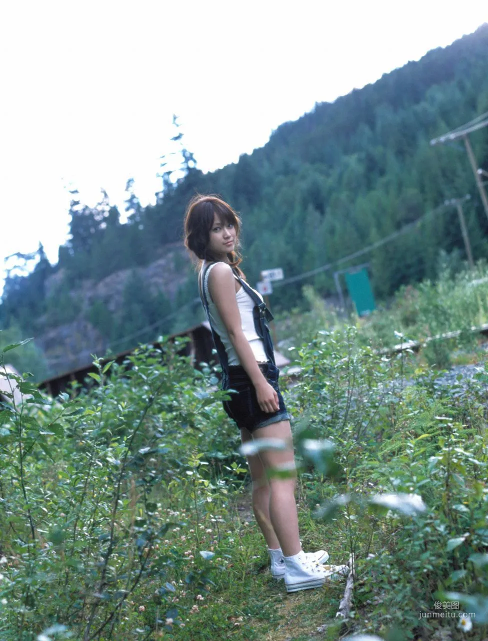 Eri Kamei [Hello! Project Digital Books] Vol.48 Photo Set photo 34