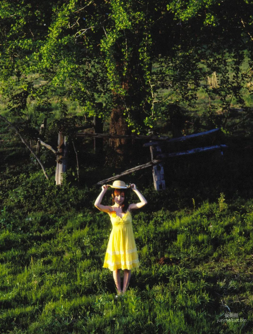 Asami Konno [Hello! Project Digital Books] Vol.36 Photo Set photo 21