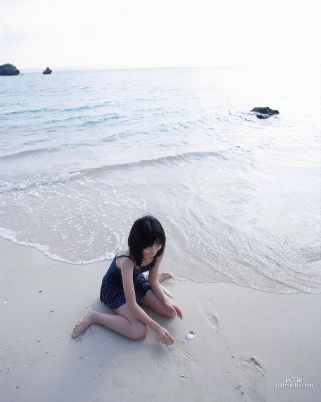 Airi Suzuki [Hello! Project Digital Books] Vol.43 Photo Set photo 75