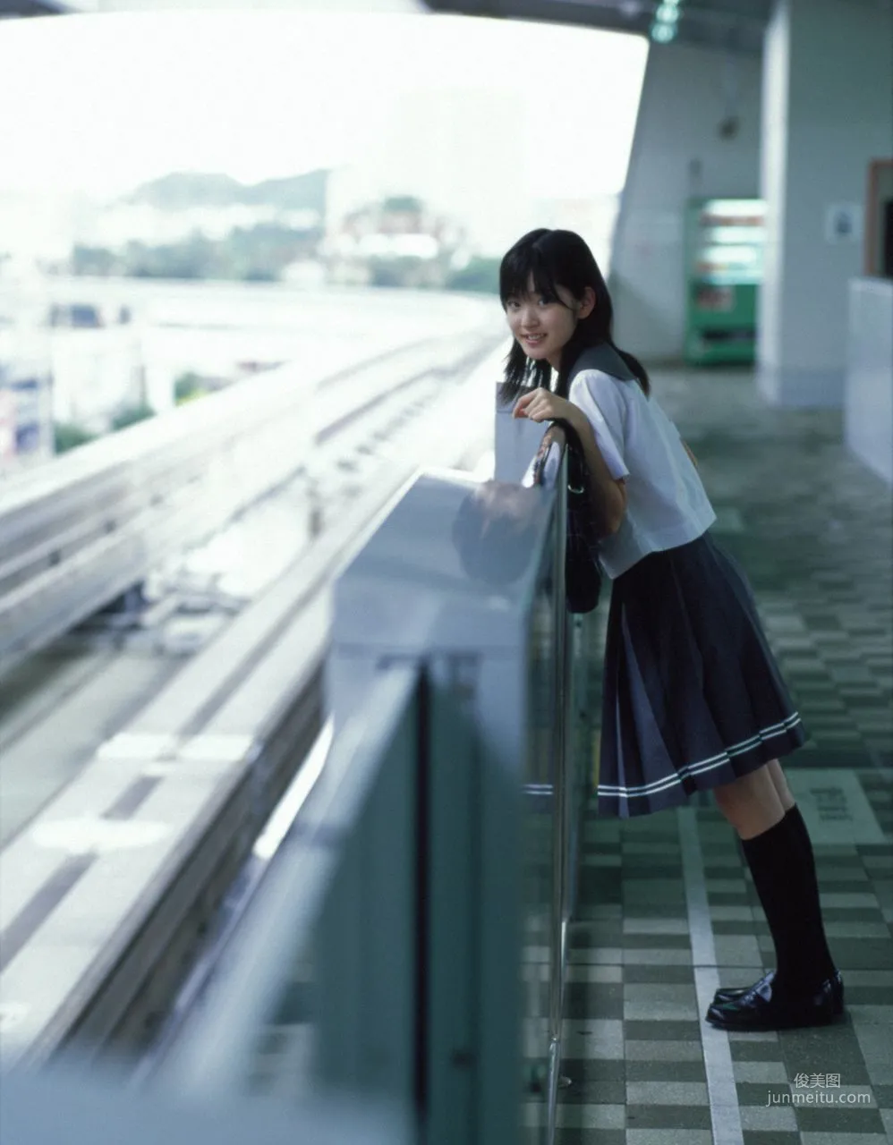 Airi Suzuki [Hello! Project Digital Books] Vol.43 Photo Set photo 18