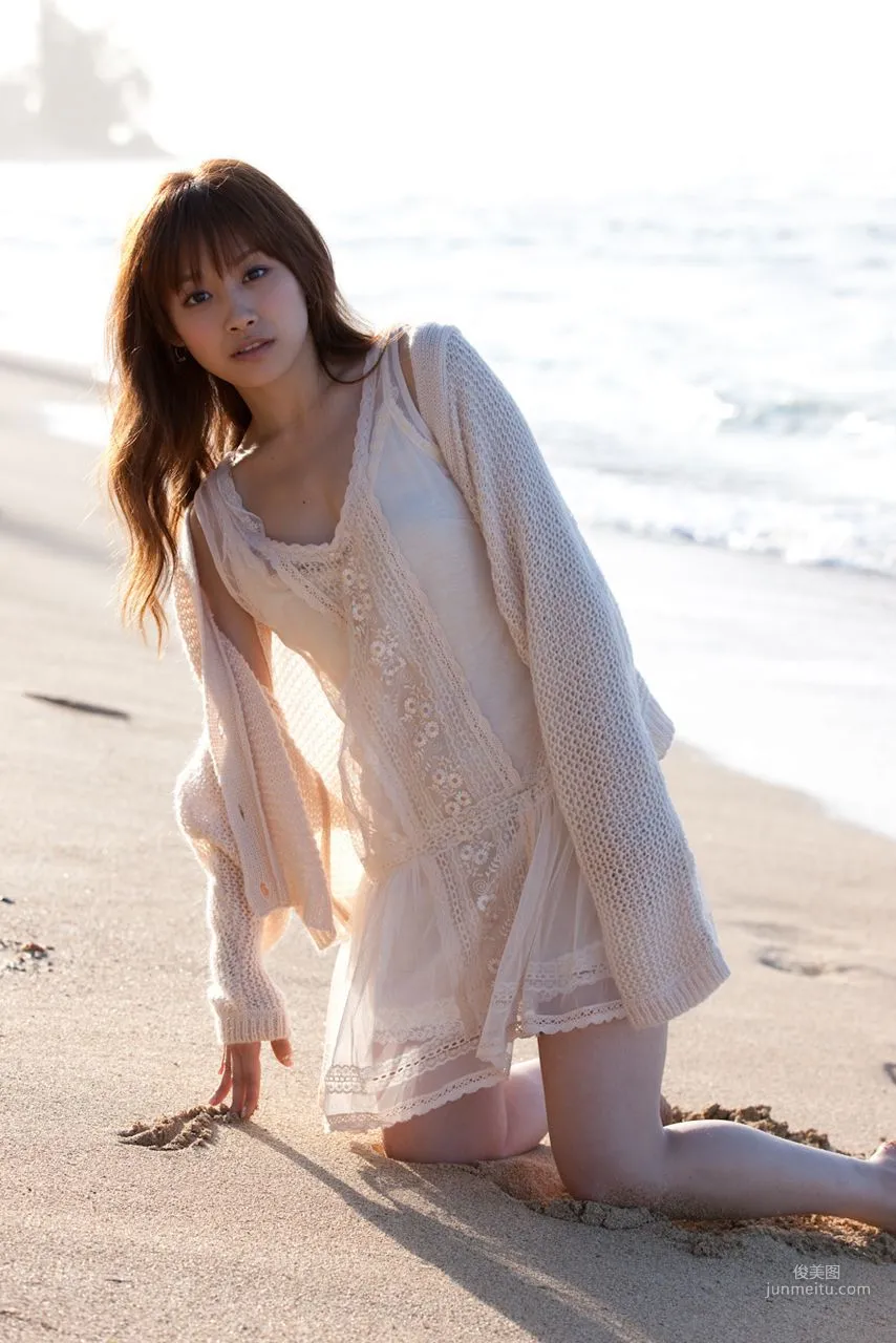 Ai Takahashi [Hello! Project Digital Books] Vol.74 Photo Set photo 43