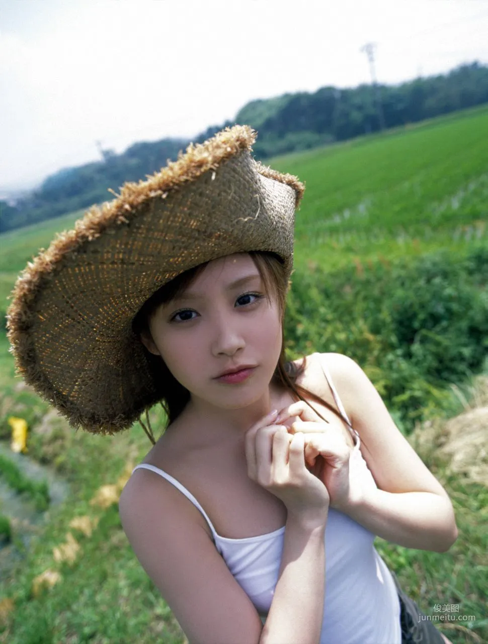 Ai Takahashi 高橋愛 [Hello! Project Digital Books] Vol.16 写真集1
