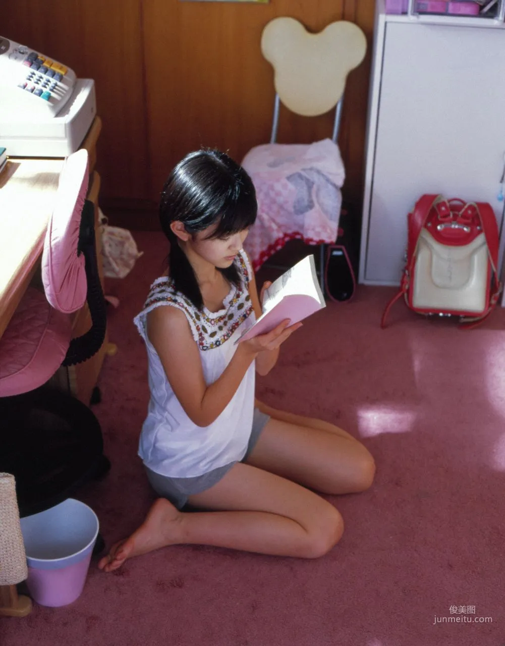 Airi Suzuki [Hello! Project Digital Books] Vol.43 Photo Set photo 27