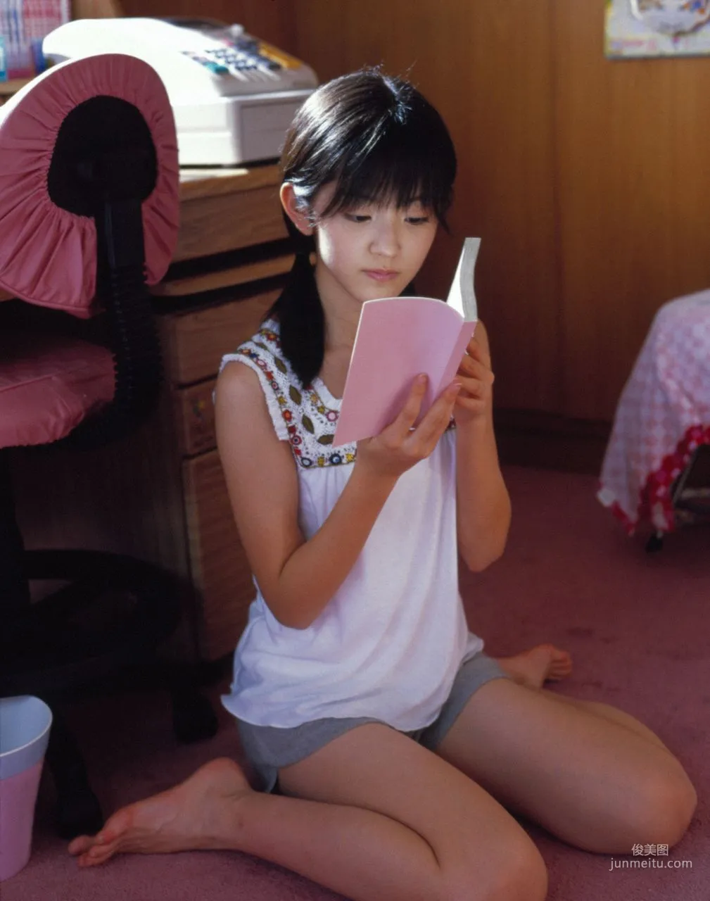 Airi Suzuki [Hello! Project Digital Books] Vol.43 Photo Set photo 28