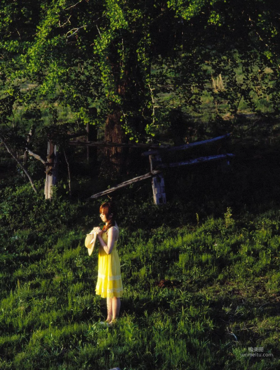 Asami Konno [Hello! Project Digital Books] Vol.36 Photo Set photo 20