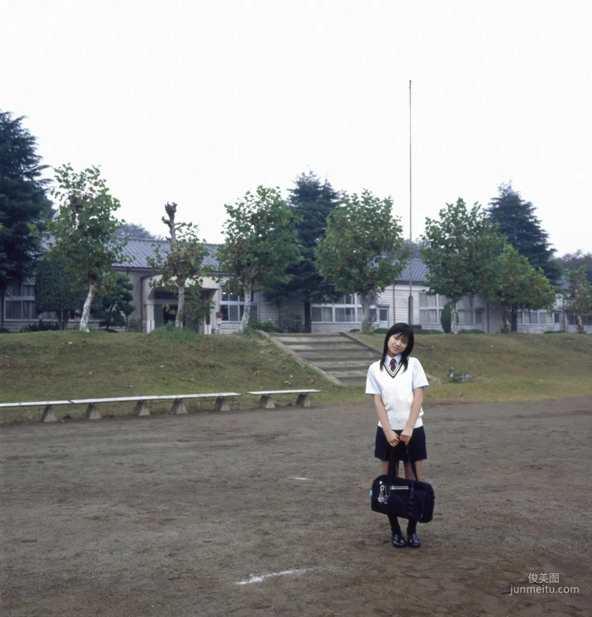 Eri Kamei [Hello! Project Digital Books] Vol.17 Photo Set photo 32
