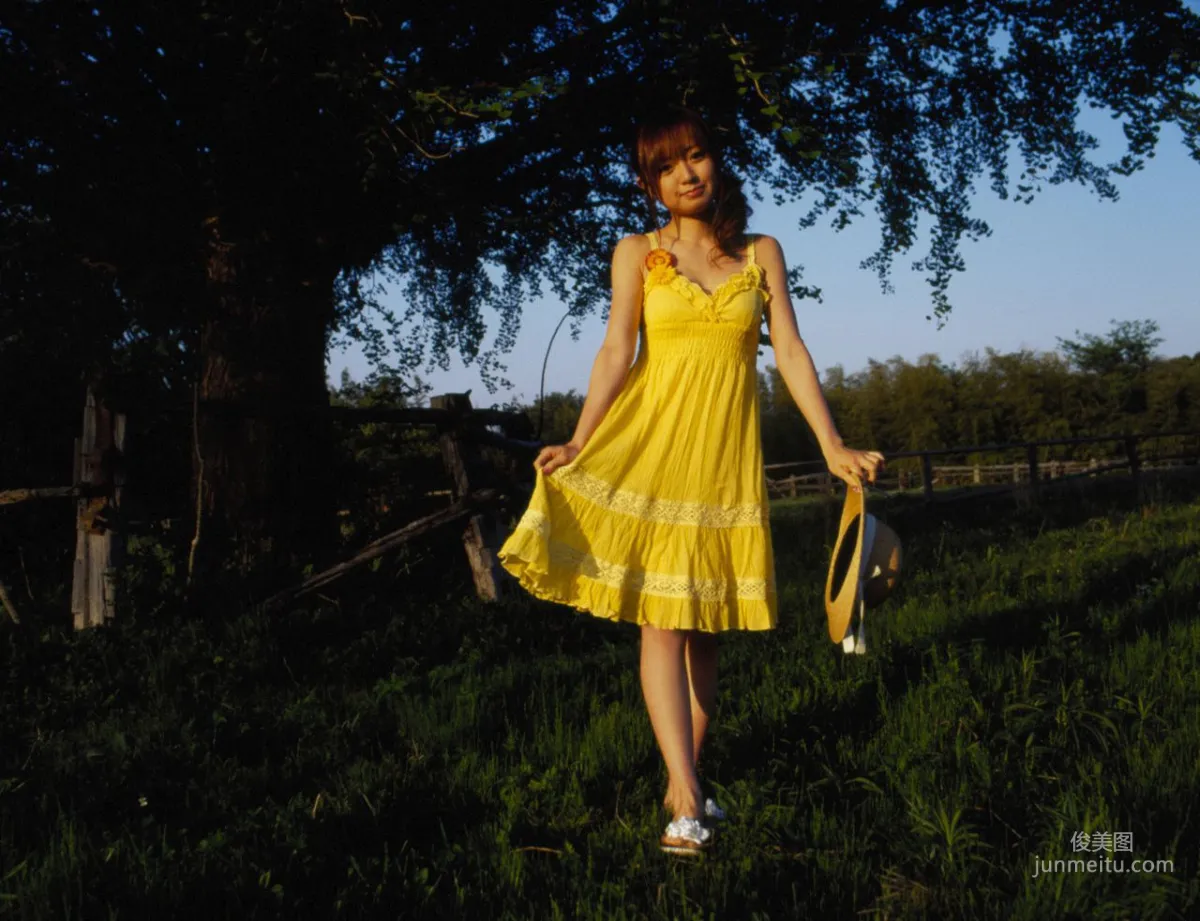 Asami Konno [Hello! Project Digital Books] Vol.36 Photo Set photo 23