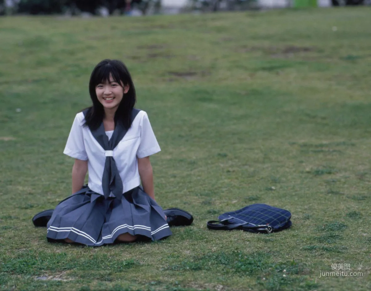 Airi Suzuki [Hello! Project Digital Books] Vol.43 Photo Set photo 19