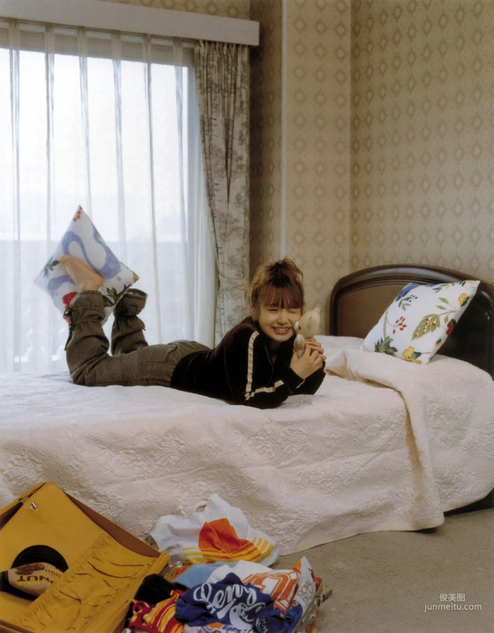 加護亞依、辻希美 [Hello! Project Digital Books] Vol.10 寫真集 42