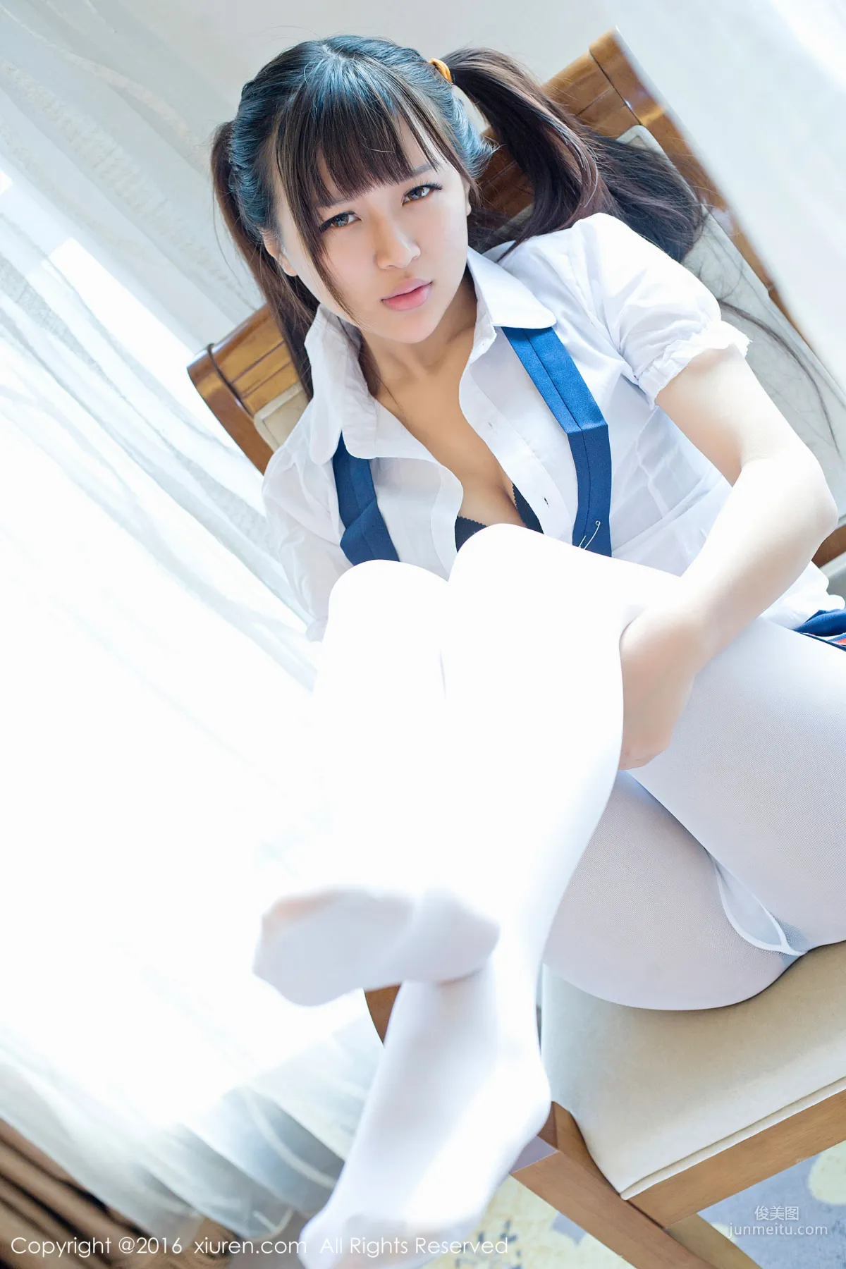 v Xixixixien v (Li Jiatong), Japanese Style Short Skirt, Kawaii Lingerie, School Uniform White Stockings [XiuRen] No.672 Photo Set photo 49