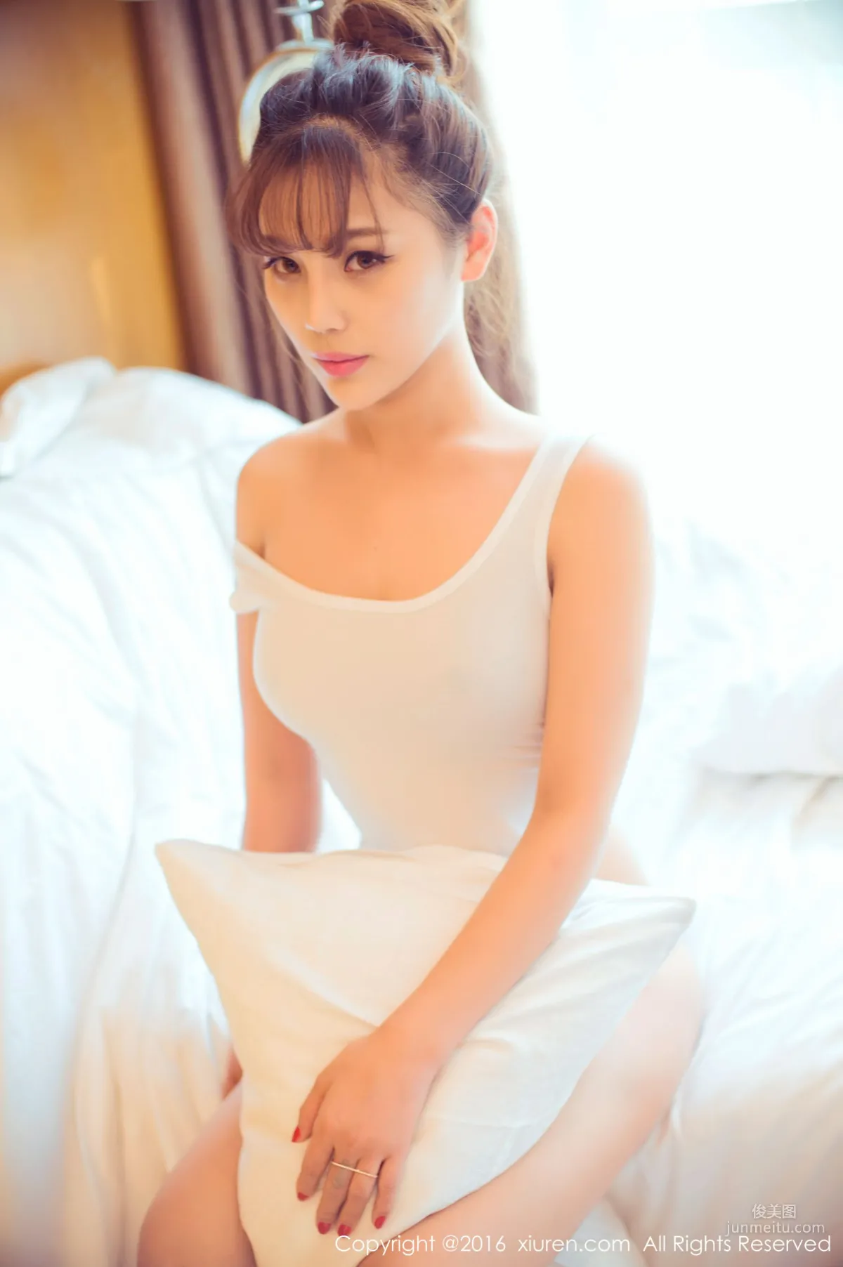 Zhou Yuran High-Cut Swimsuit, Cleavage Lingerie, High Heels and Beautiful Legs, White Ultra-Short Tank Top [XiuRen] No.633 Photo Set photo 5