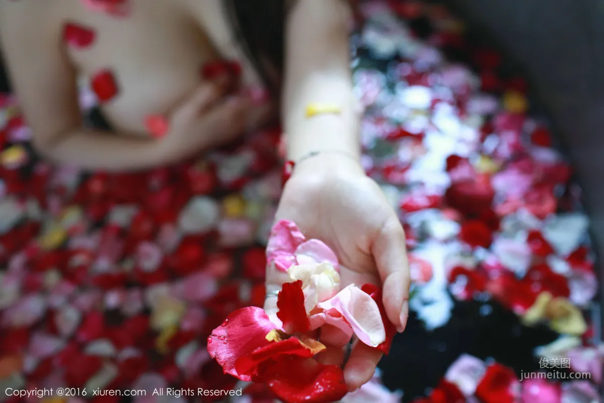 Shen Mitao off, The Main Theme Is a Sexy Rose Bath [XiuRen] No.573 Photo Set photo 30