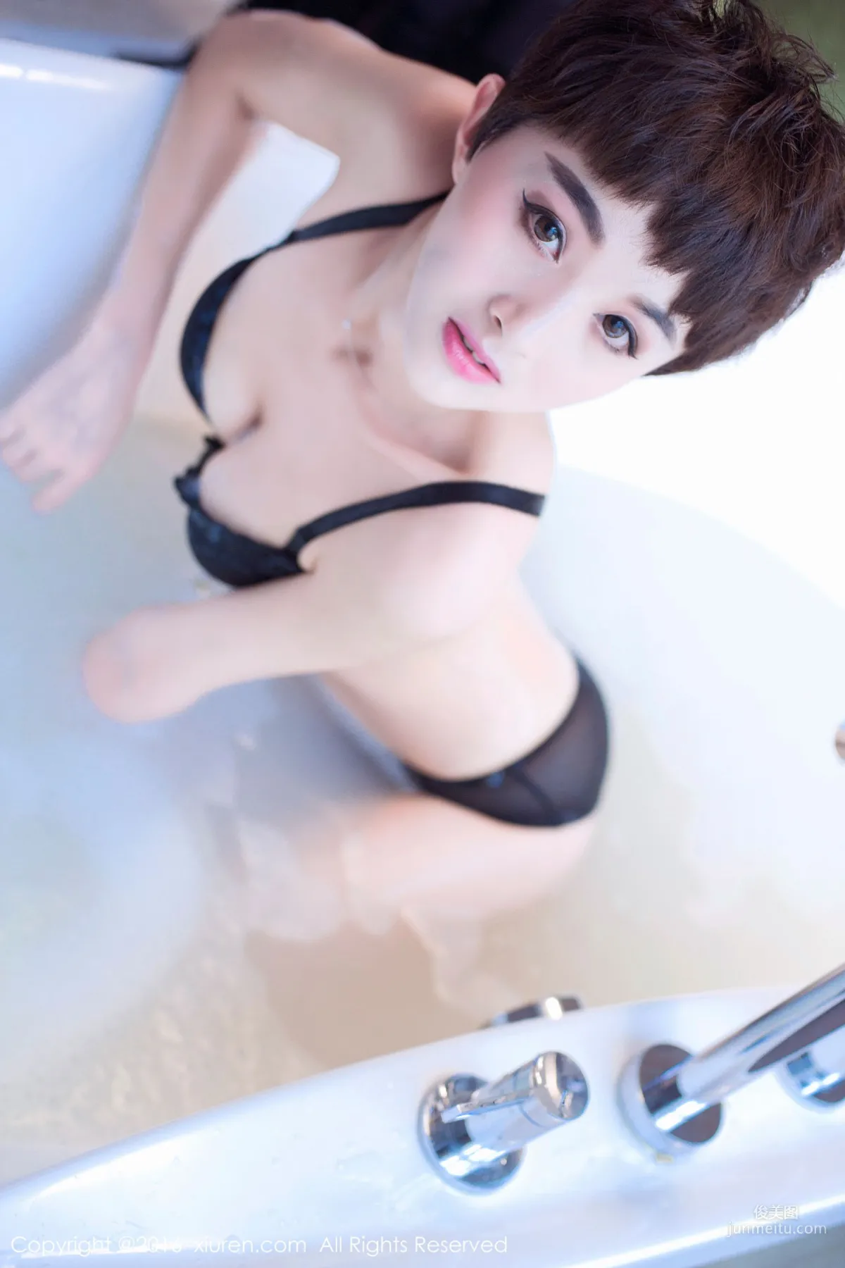 baby_kiki 《A Real Beautiful Flight Attendant's Leisure Time》 [XiuRen] No.657 Photo Set photo 20