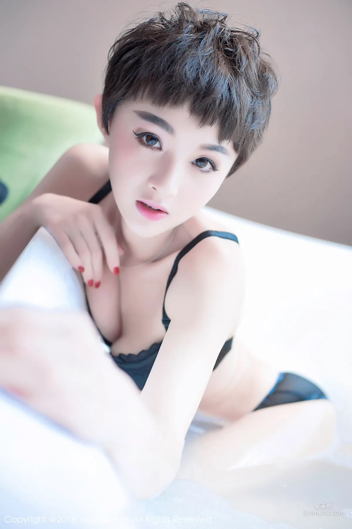 baby_kiki 《A Real Beautiful Flight Attendant's Leisure Time》 [XiuRen] No.657 Photo Set photo 40